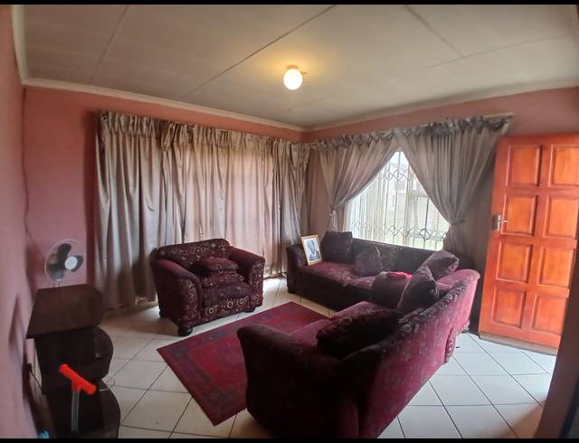 3 BEDROOM HOUSE FOR SALE IN EVATON WEST